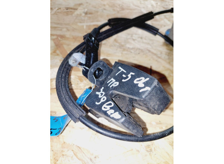 Замок двери задней правой к Volkswagen Transporter, 2007г.