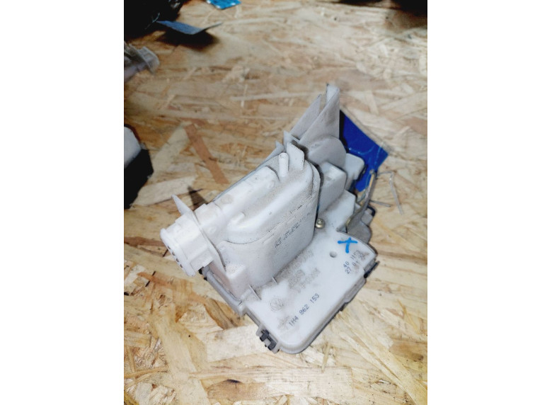 Замок двери задней левой к Volkswagen Golf, 1995г.