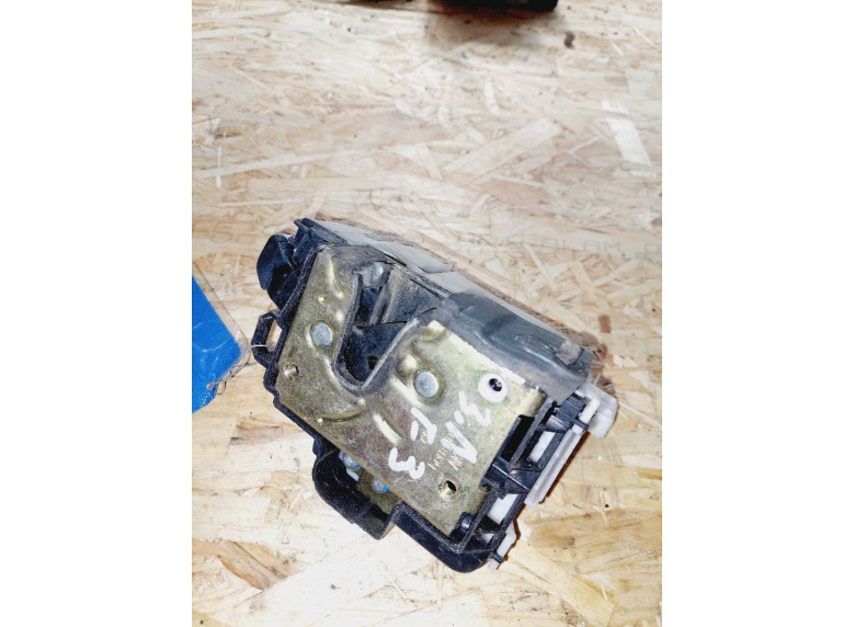 Замок двери задней левой к Volkswagen Golf, 1995г.