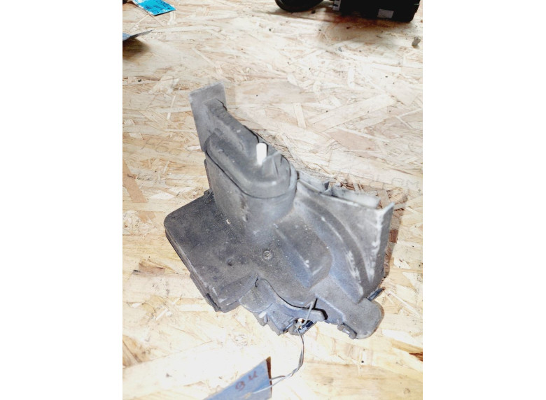 Замок двери задней левой к Volkswagen Golf, 1995г.