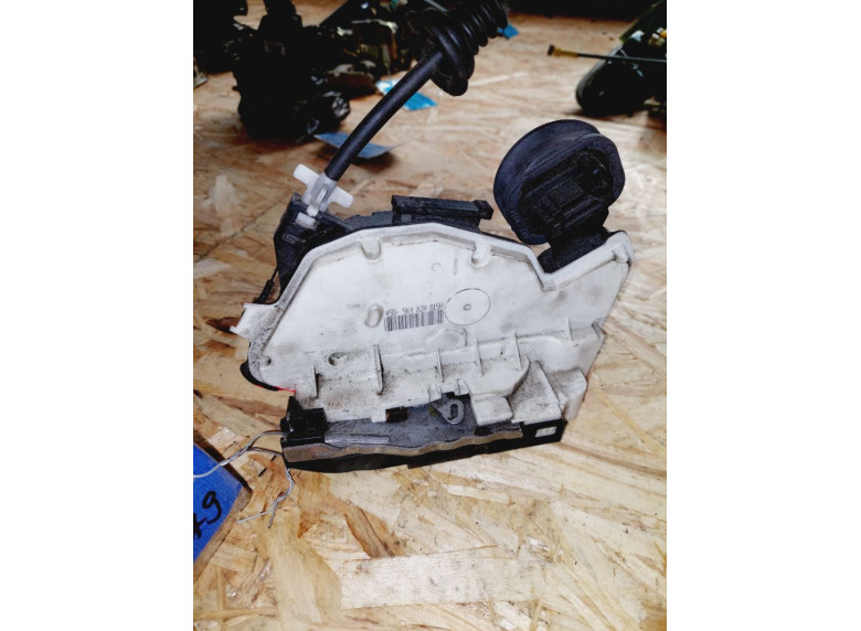 Замок двери задней левой к Volkswagen Golf, 2011г.