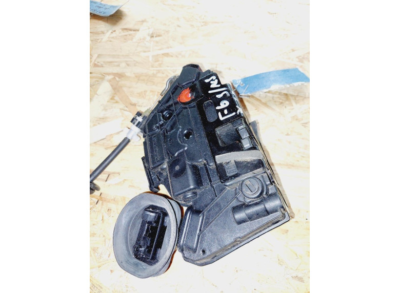 Замок двери задней левой к Volkswagen Golf, 2011г.