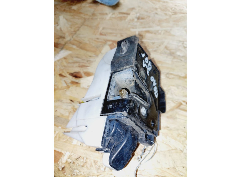 Замок двери задней левой к Volkswagen Polo, 1999г.