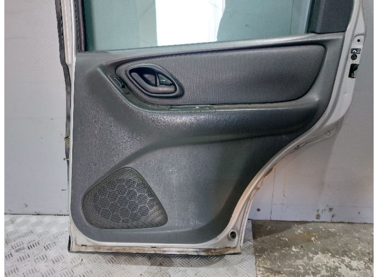Обшивка двери задней правой (дверная карта) к Ford Escape, 2004г.