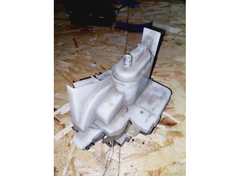 Замок двери задней правой к Volkswagen Golf, 1995г.