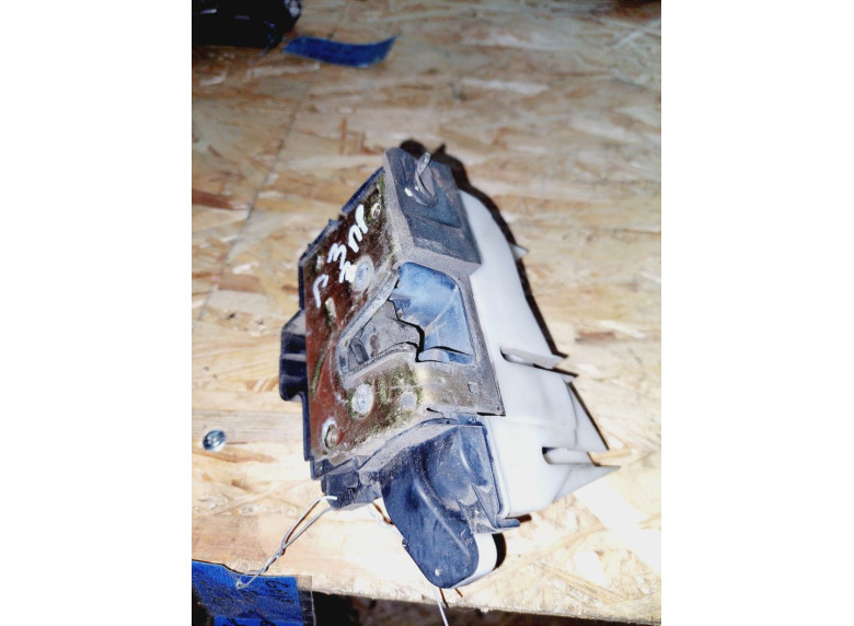 Замок двери задней правой к Volkswagen Golf, 1995г.