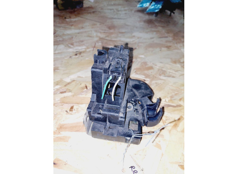 Замок двери передней левой к Renault Scenic, 2001г.