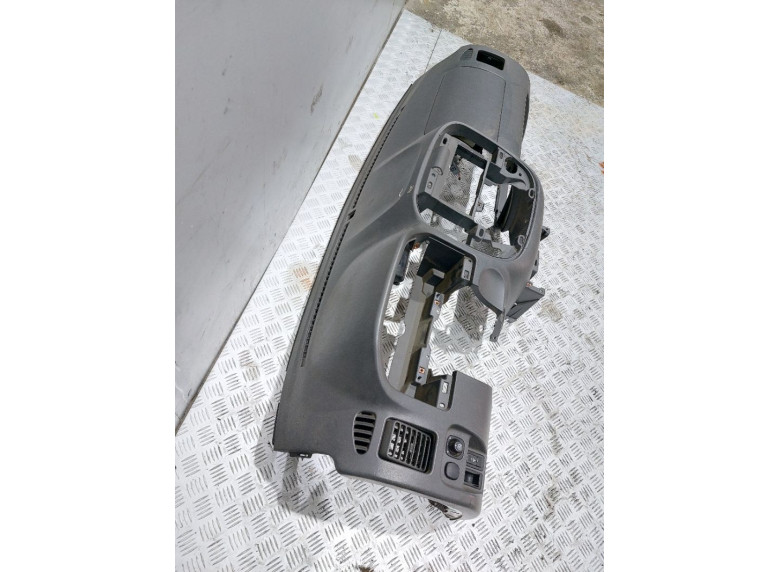 Панель передняя салона (торпедо) к Ford Escape, 2004г.