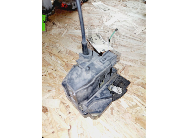 Замок двери задней правой к Renault Scenic, 2000г.