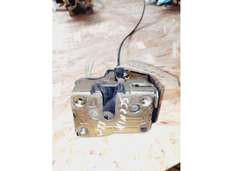 Замок двери задней правой к Renault Scenic, 2001г.