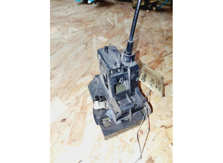 Замок двери задней правой к Renault Scenic, 2001г.