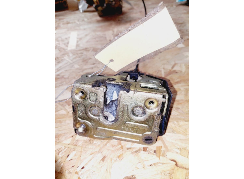 Замок двери задней правой к Renault Scenic, 2001г.