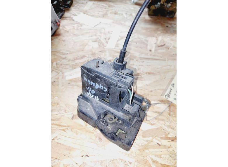 Замок двери задней правой к Renault Scenic, 2001г.