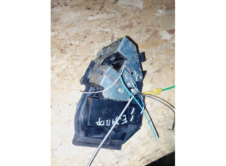 Замок двери передней правой к BMW 5 E39, 1999г.