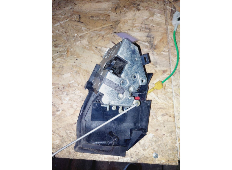 Замок двери передней правой к BMW 5 E39, 2002г.
