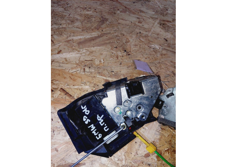 Замок двери передней правой к BMW 5 E39, 2001г.