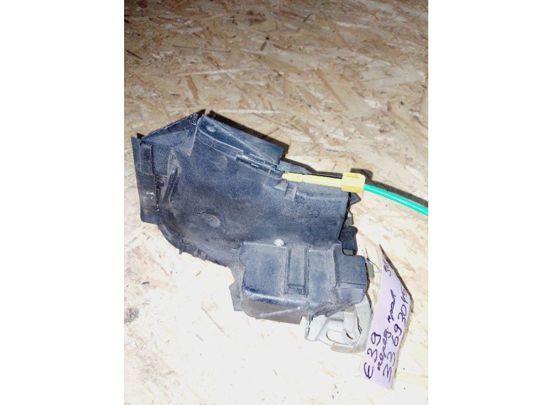 Замок двери передней правой к BMW 5 E39, 2001г.