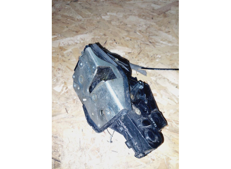 Замок двери передней правой к BMW 3 E46, 2000г.