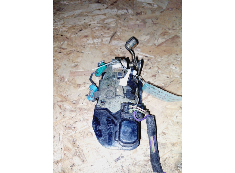 Замок двери передней левой к Chrysler Voyager