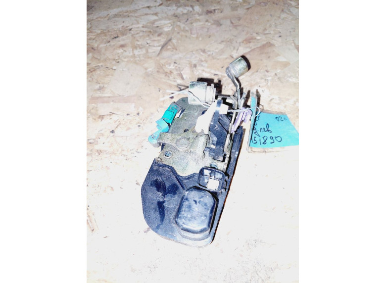 Замок двери передней левой к Chrysler Voyager