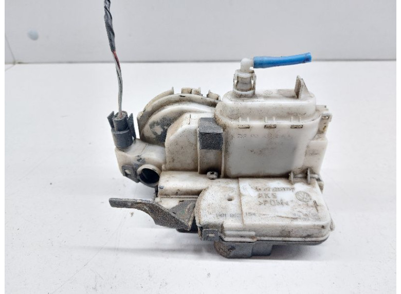 Замок двери передней правой к Volkswagen Polo, 1998г.