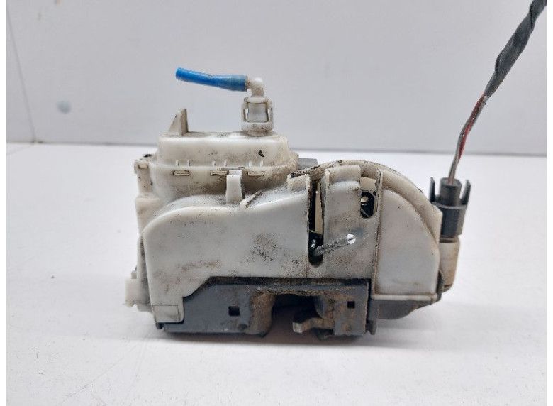 Замок двери передней правой к Volkswagen Polo, 1998г.