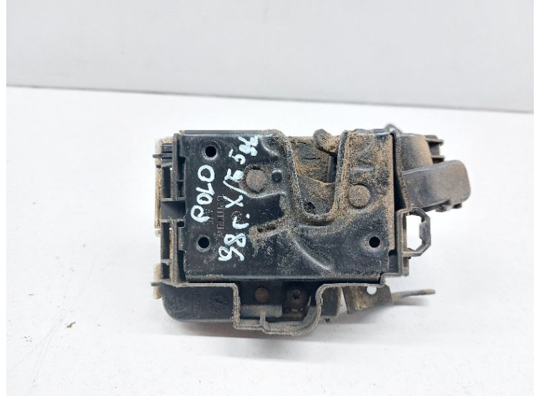 Замок двери передней правой к Volkswagen Polo, 1998г.