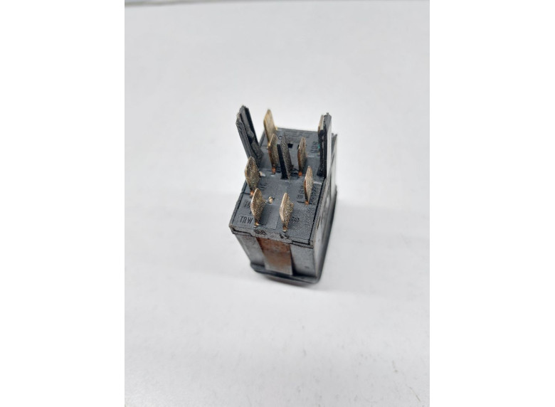 Кнопка аварийной сигнализации к Volkswagen Polo, 1998г.