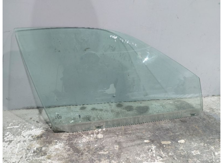 Стекло двери передней правой к Volkswagen Polo, 1998г.