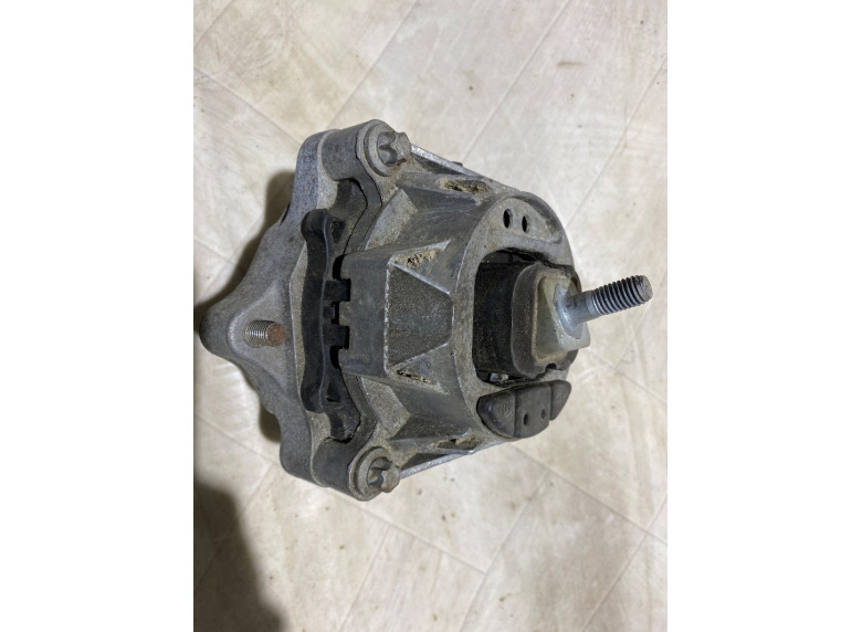 Подушка крепления двигателя к BMW 3 F30/F31/GT F34, 2017г.