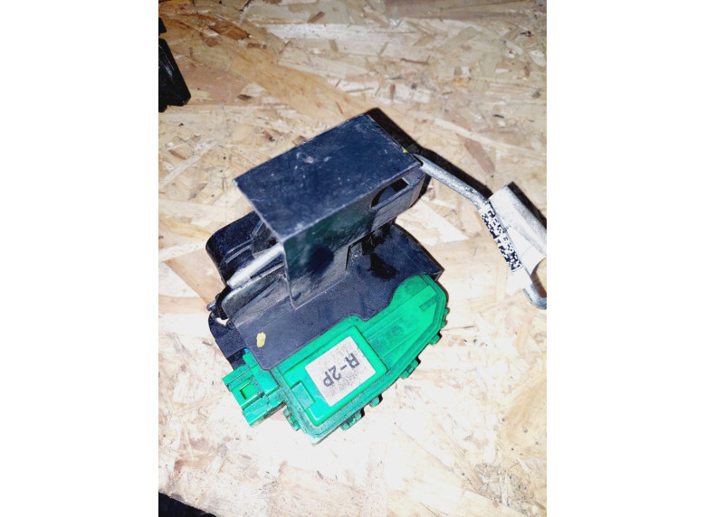 Замок двери задней правой к Kia Rio, 2016г.