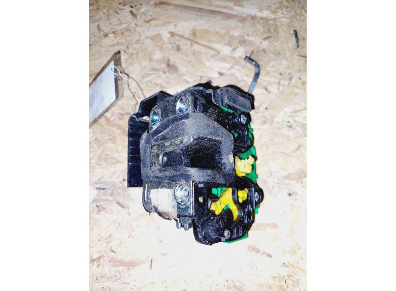 Замок двери задней левой к Kia Rio, 2016г.