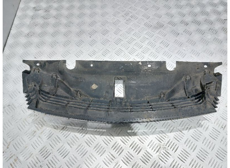 Решетка радиатора к Renault Laguna, 2003г.