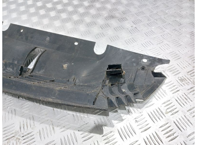 Решетка радиатора к Renault Laguna, 2003г.