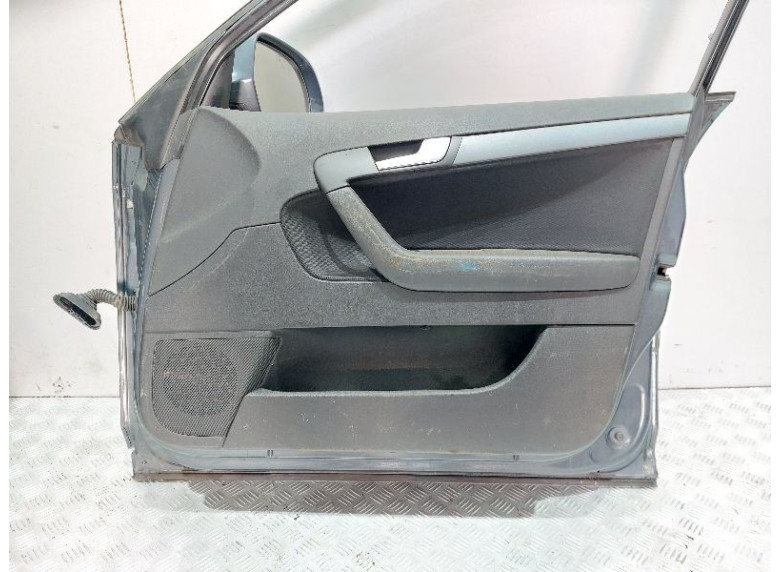 Обшивка двери передней правой (дверная карта) к Audi A3, 2009г.