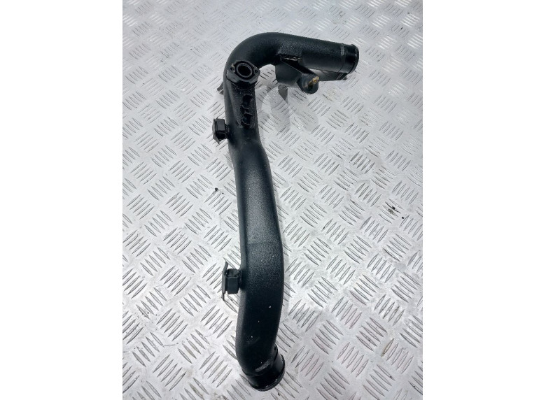 Патрубок интеркулера к Volkswagen Passat, 2000г.