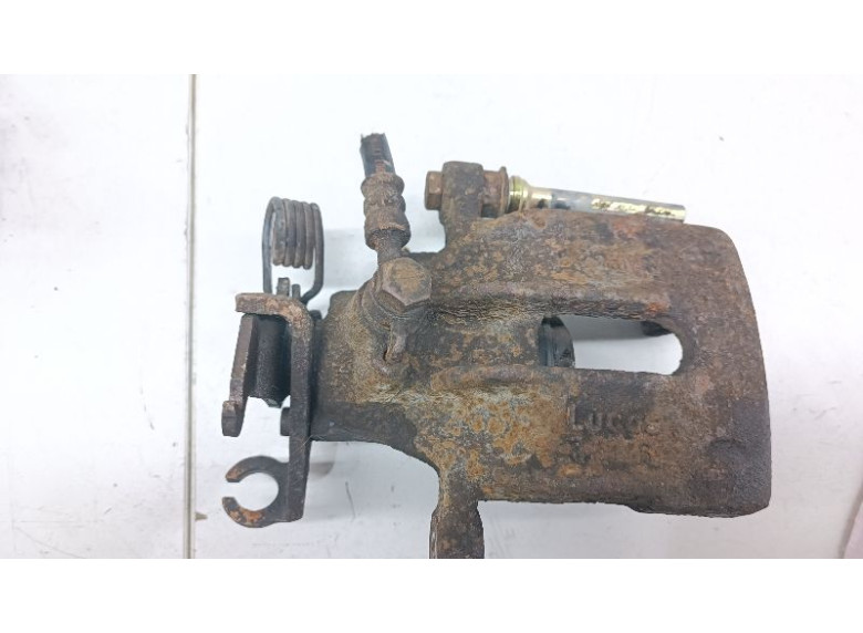 Суппорт задний правый к Volvo V40, 2003г.