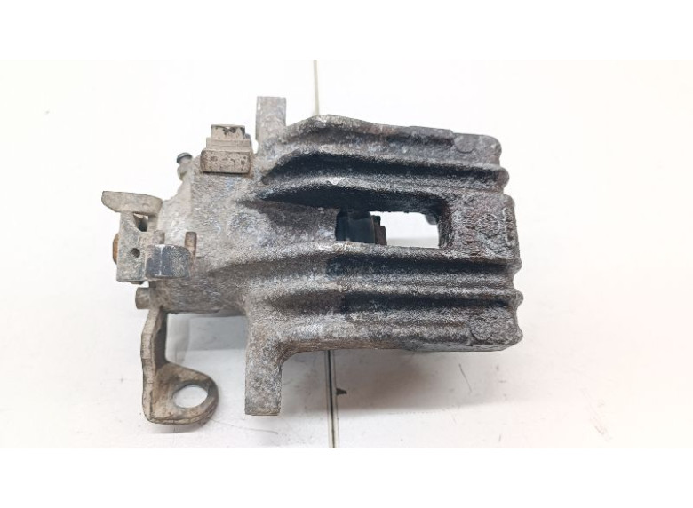 Суппорт задний правый к Volkswagen Golf, 2001г.