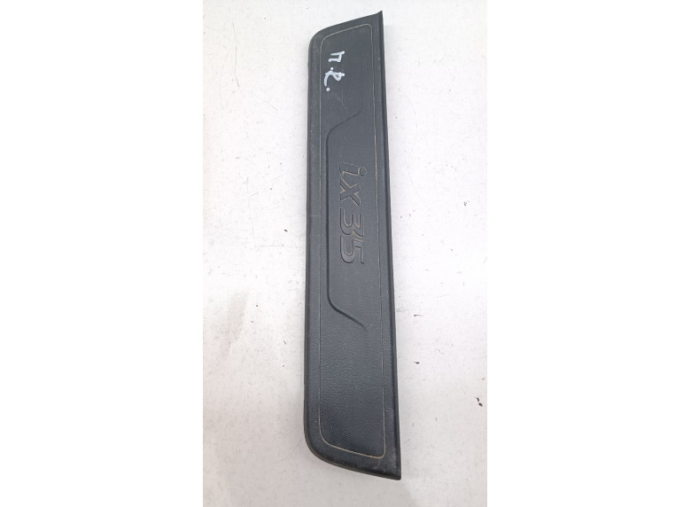 Накладка на порог к Hyundai ix35, 2014г.