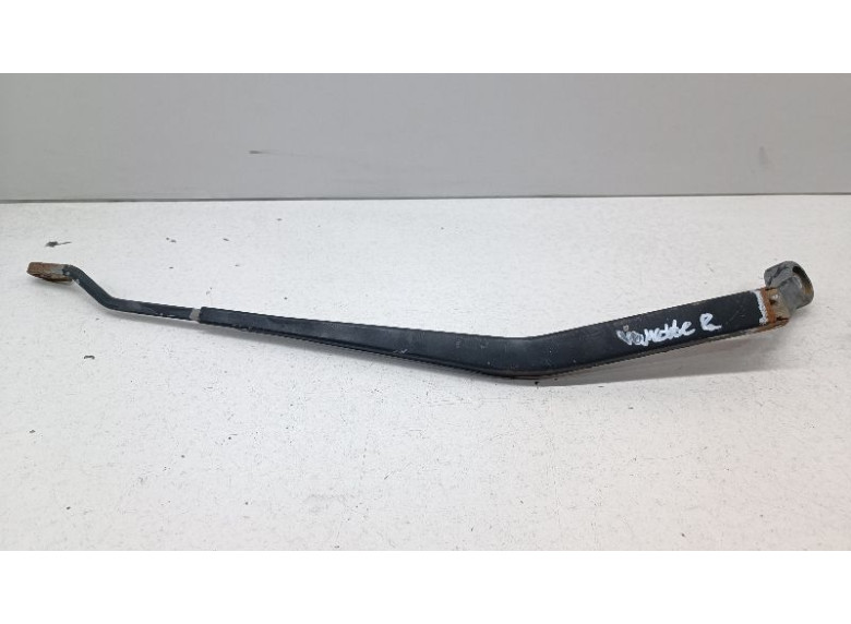 Щеткодержатель (поводок стеклоочистителя, дворник) к Nissan Vanette