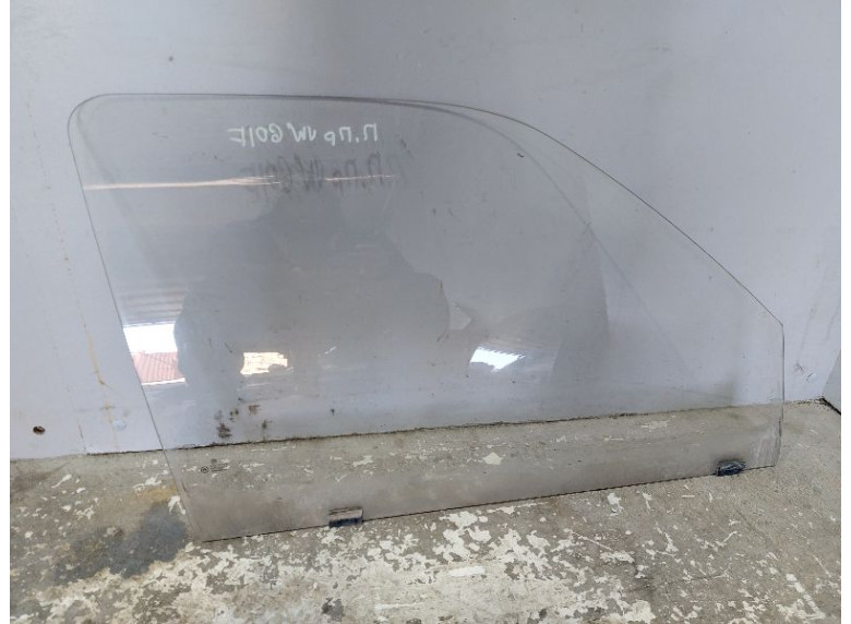 Стекло двери передней правой к Volkswagen Golf, 1995г.