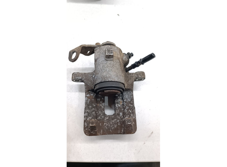 Суппорт задний левый к Volkswagen Golf, 2000г.