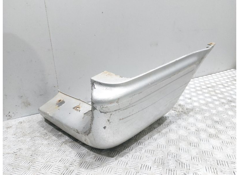 Клык бампера задний правый к Nissan Vanette, 1996г.