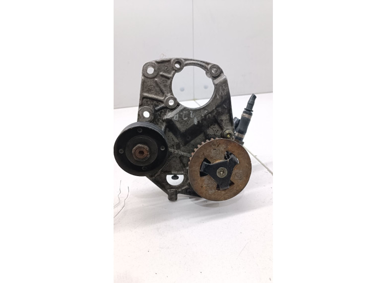 Насос вакуумный к Renault Laguna, 1994г.