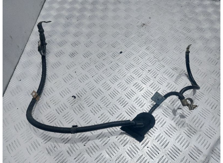 Клемма аккумулятора плюс к Mercedes C W203, 2002г.