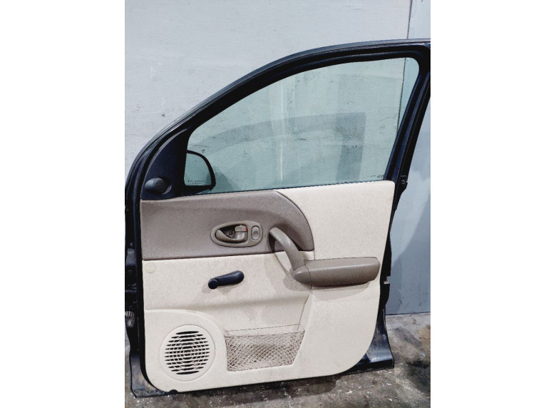 Обшивка двери передней правой (дверная карта) к Saturn Vue, 2002г.