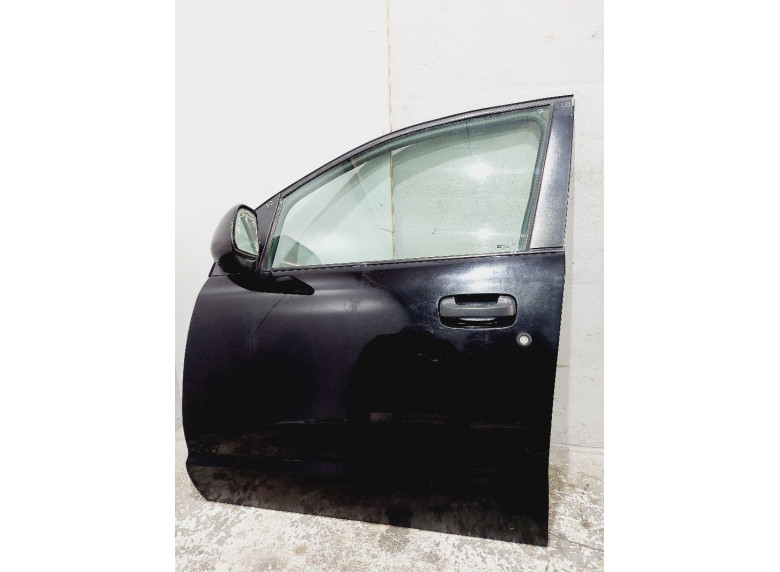 Дверь передняя левая к Saturn Vue, 2002г.