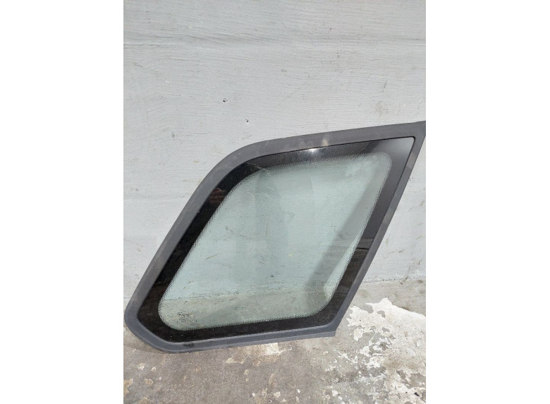 Стекло кузовное боковое правое к Kia Pride