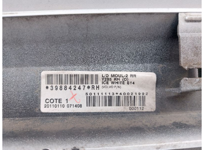 Молдинг двери задней правой к Volvo V70, 2010г.