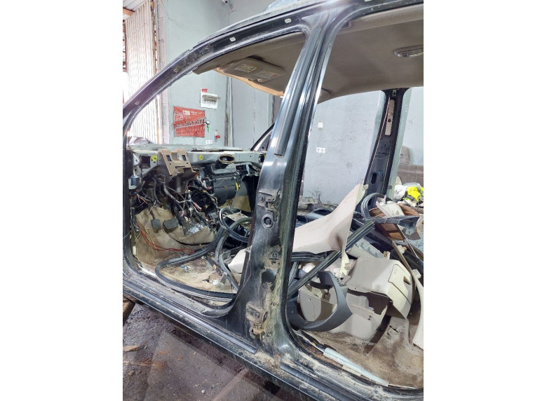 Стойка кузовная центральная левая к Saturn Vue, 2002г.